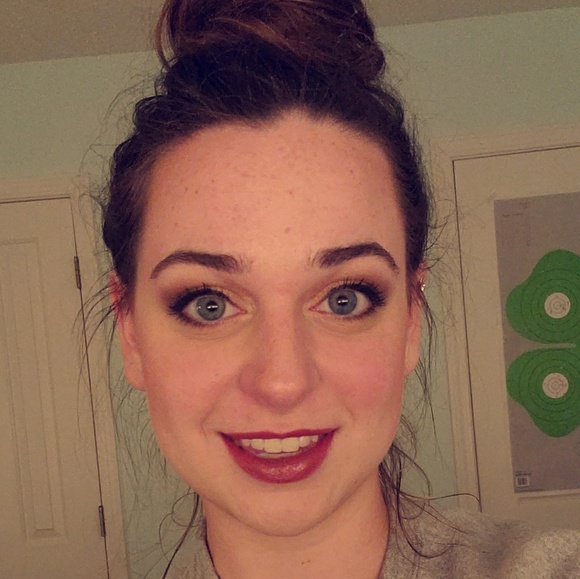 Meet your Posher, Abbie - Picture 1 of 1